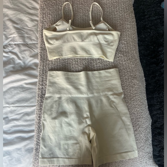 Cream workout set size small - Picture 2 of 2